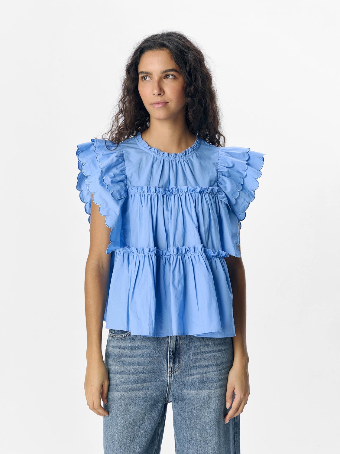 model_shot-front
