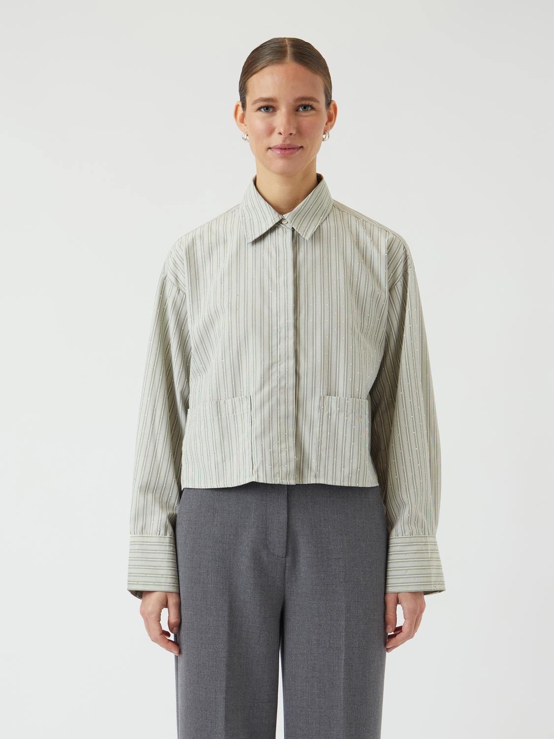 model_shot-front