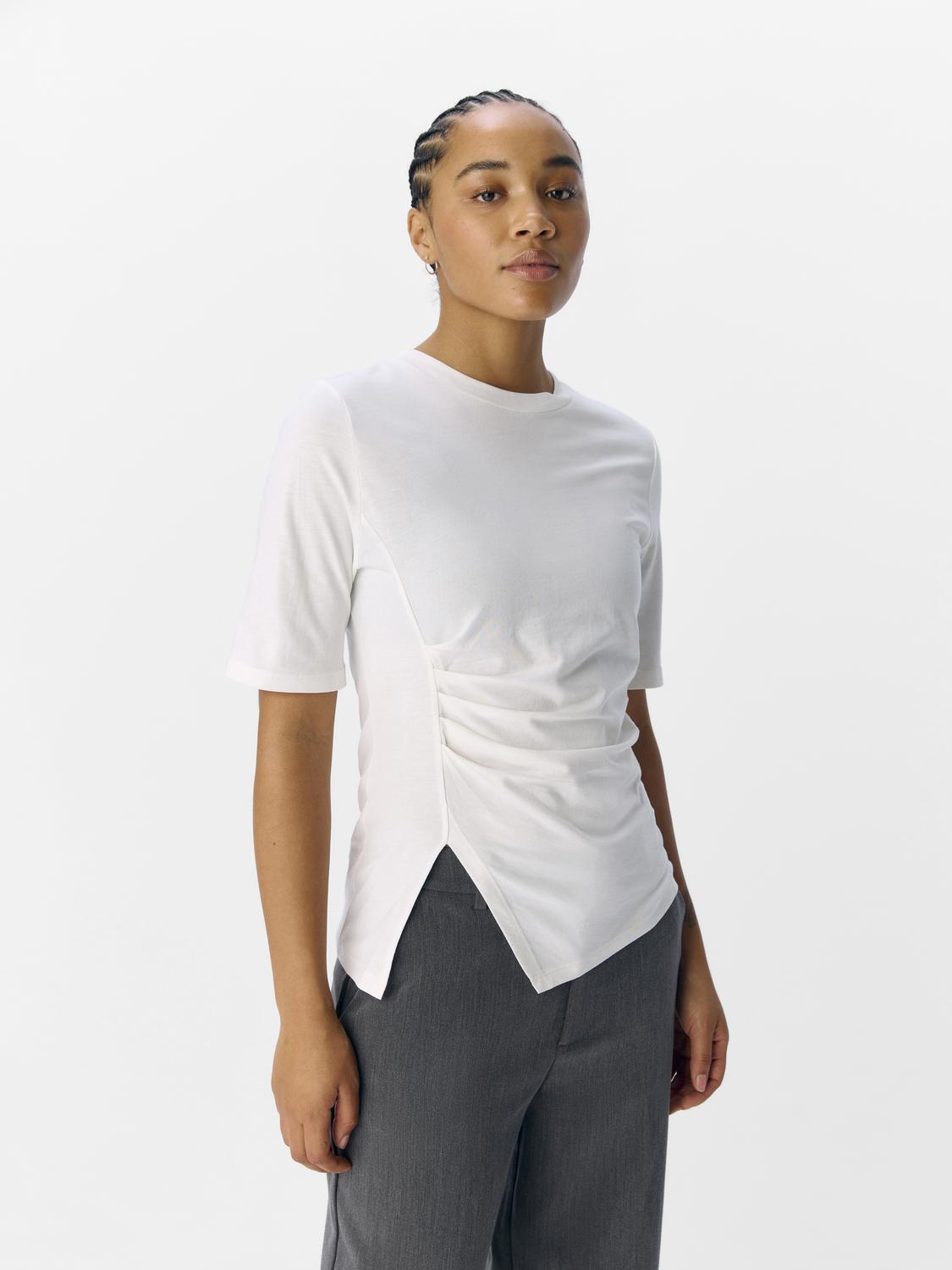 model_shot-front