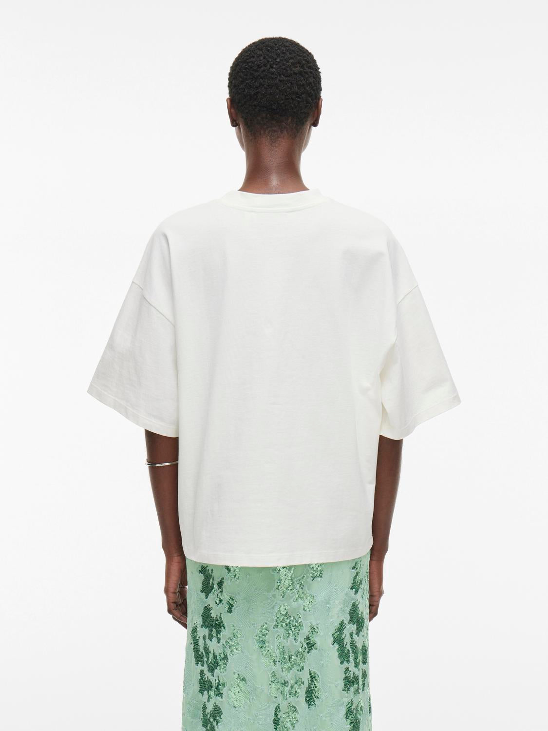 model_shot-back