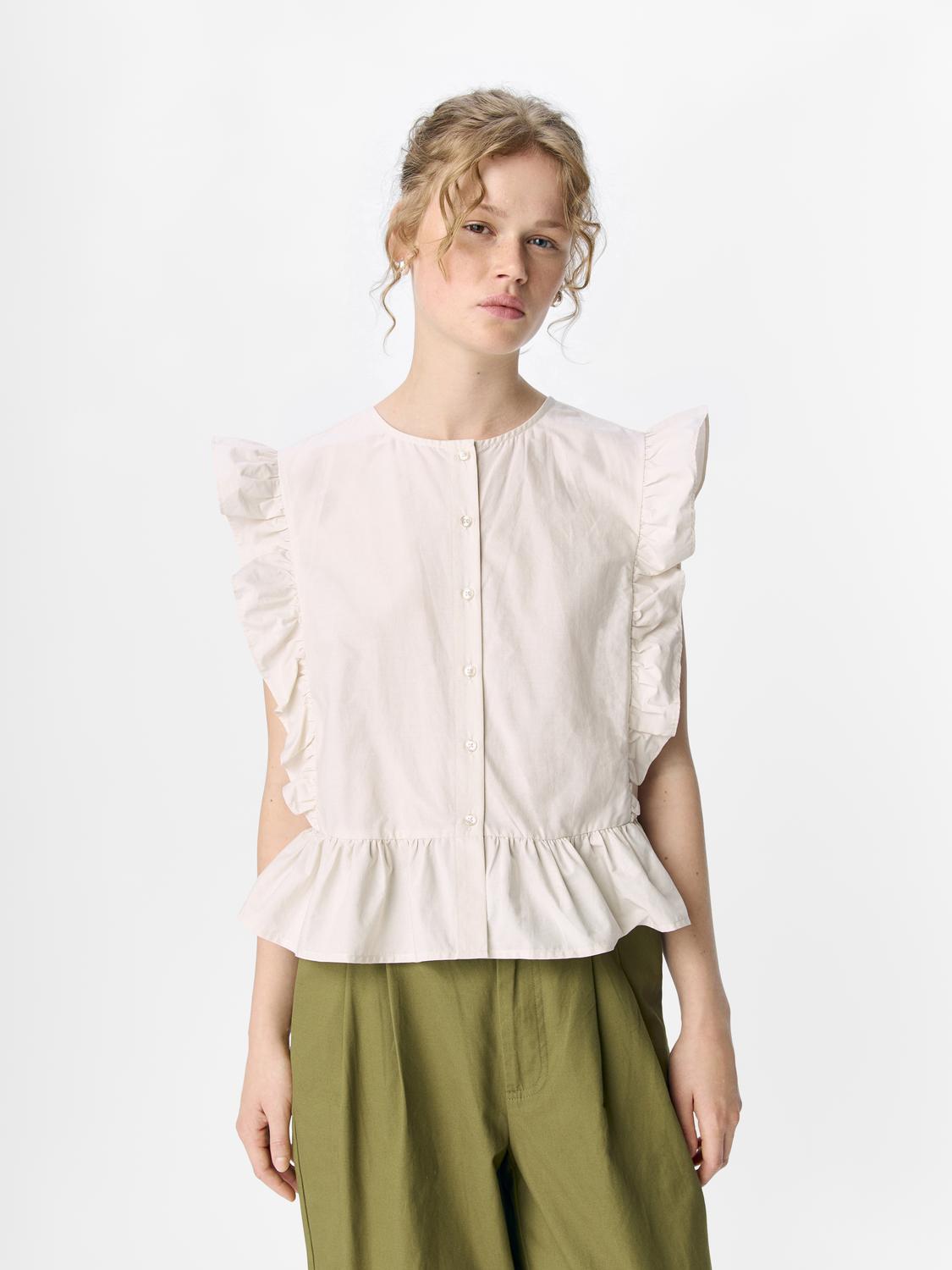 model_shot-front