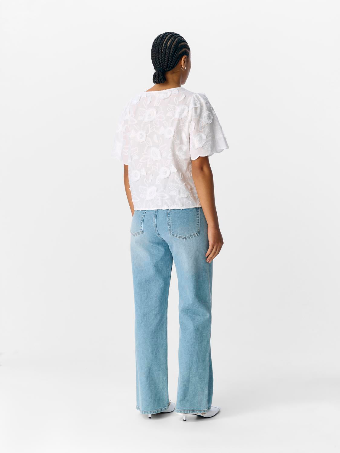model_shot-back