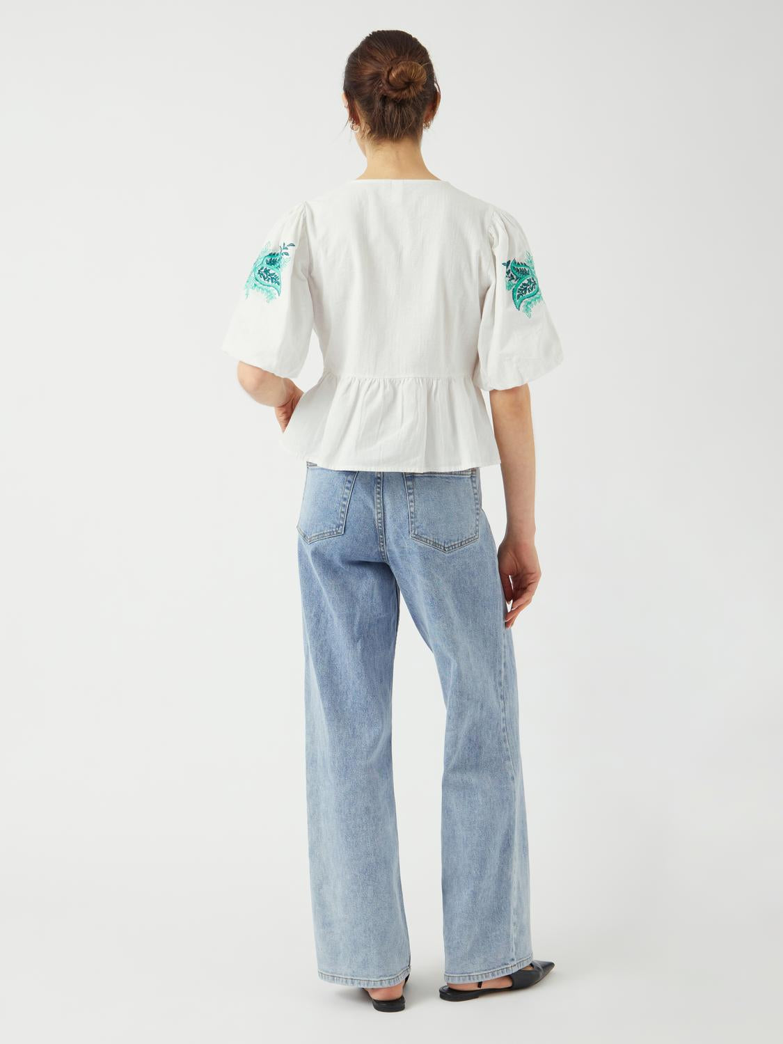 model_shot-back