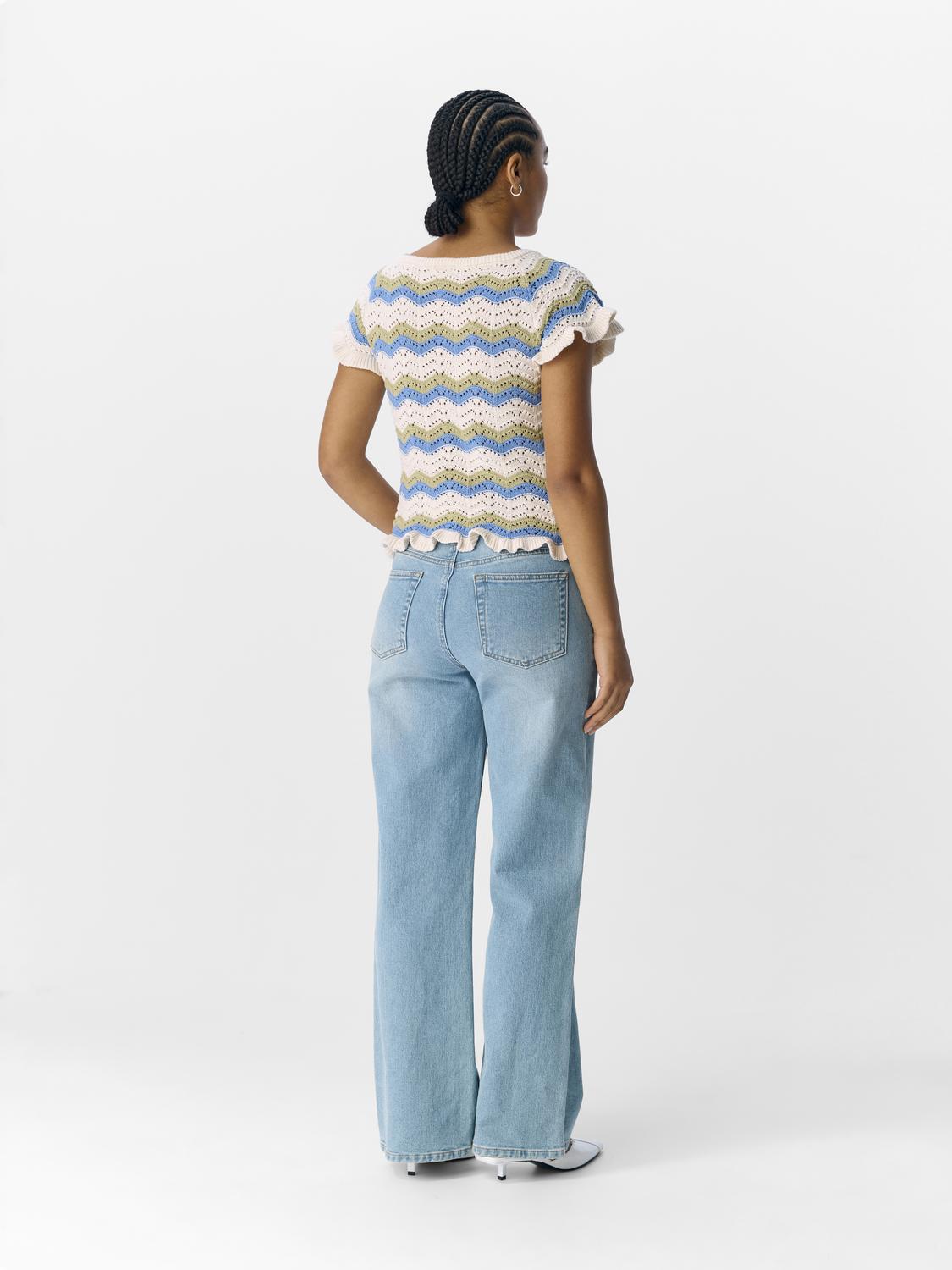 model_shot-back