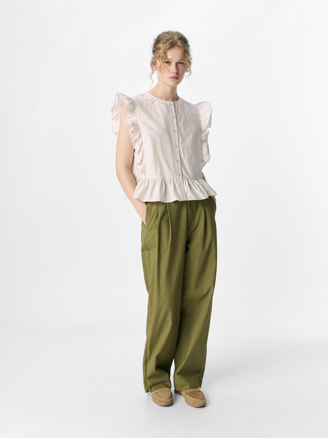 model_shot-front_full