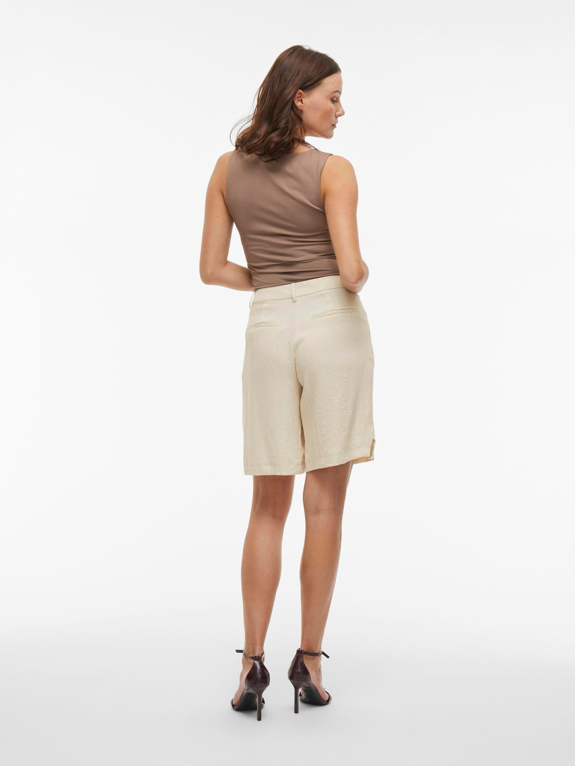 model_shot-back