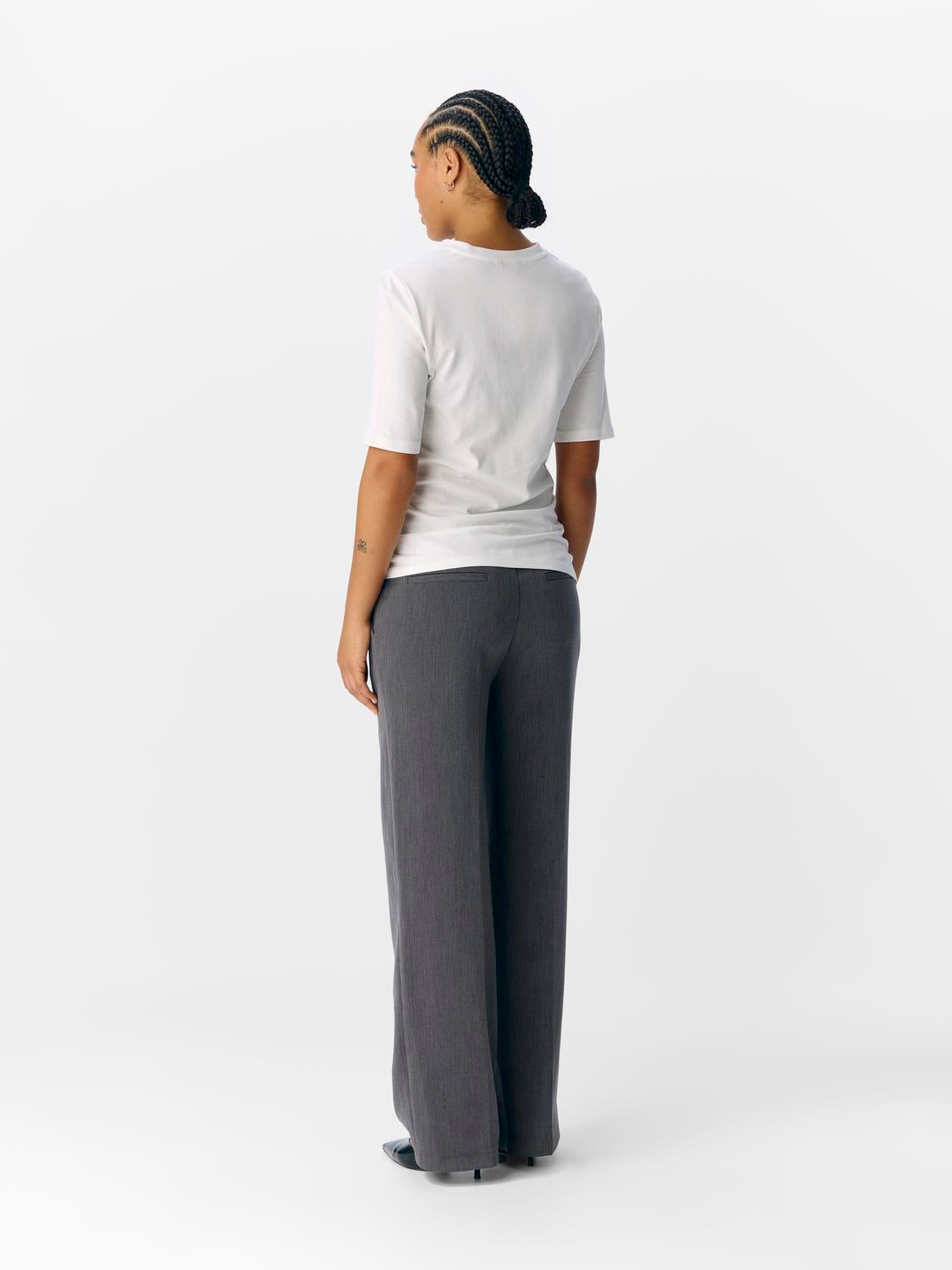 model_shot-back