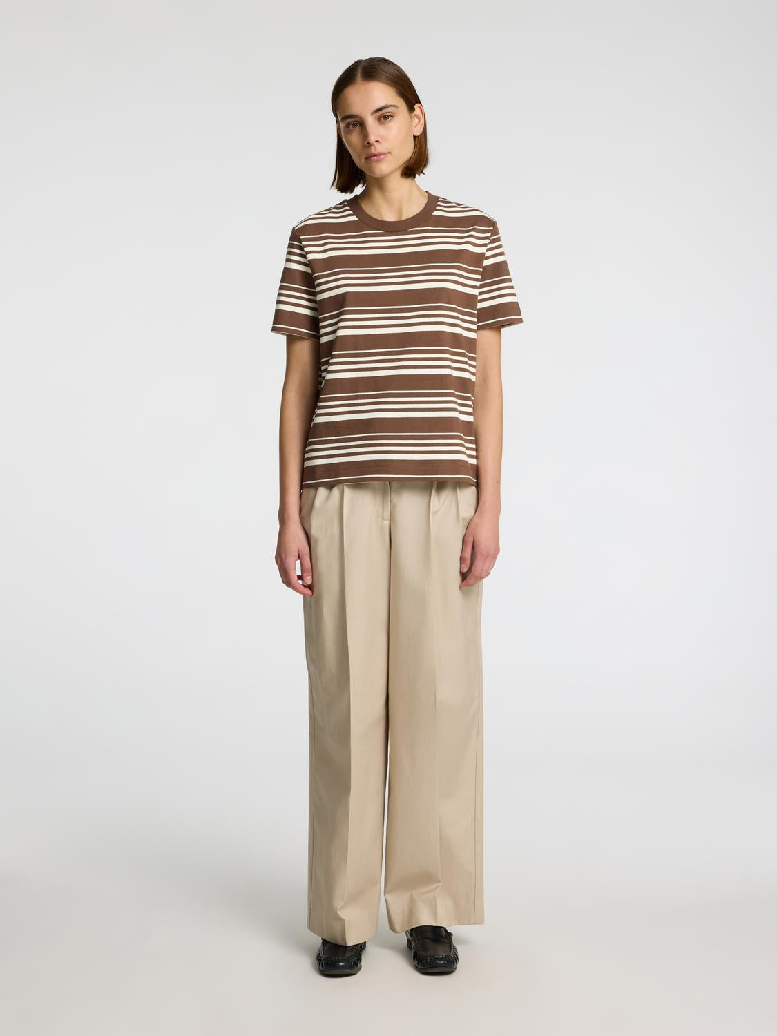 model_shot-front_full