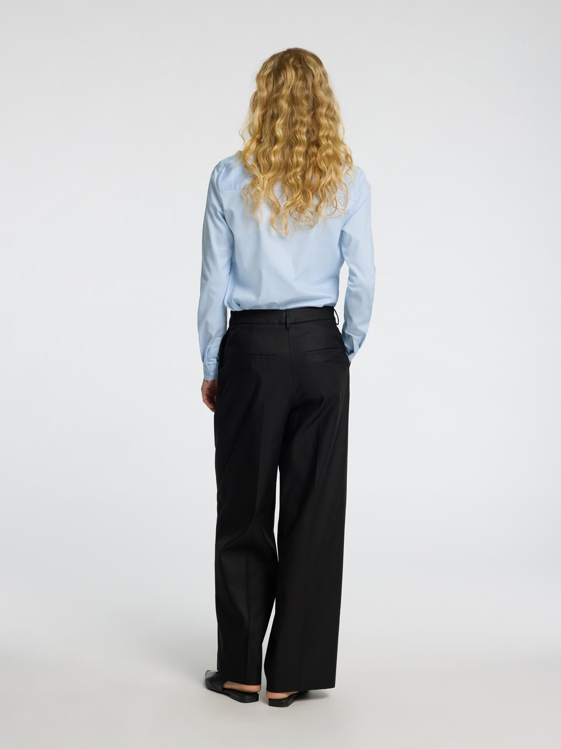 model_shot-back