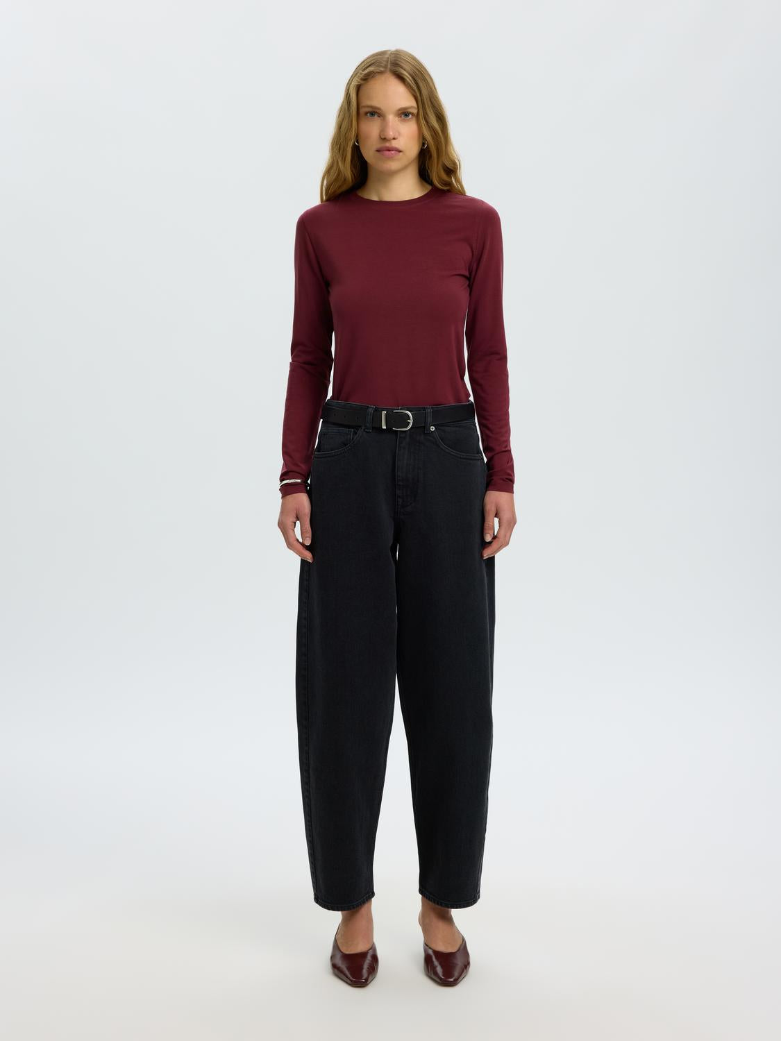 model_shot-front_full