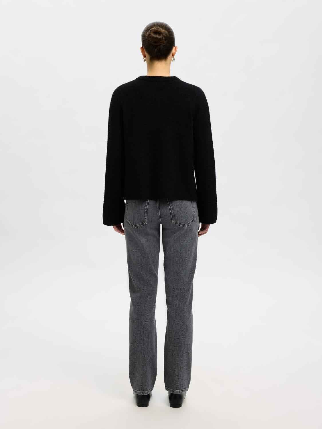 model_shot-back