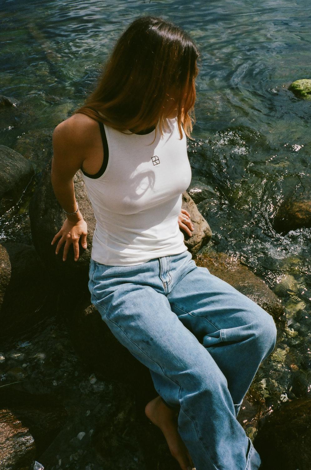 model_shot-creative