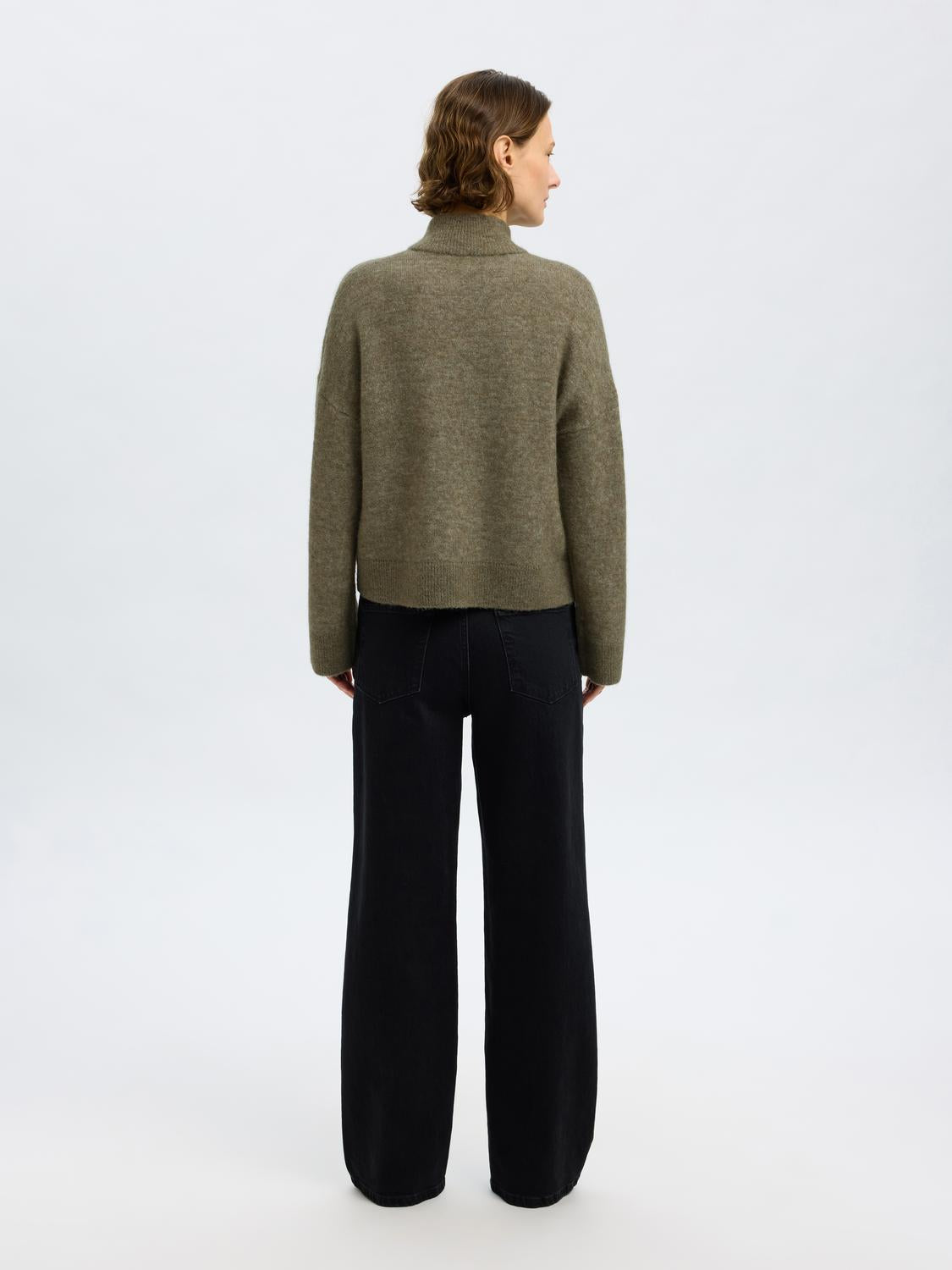 model_shot-back