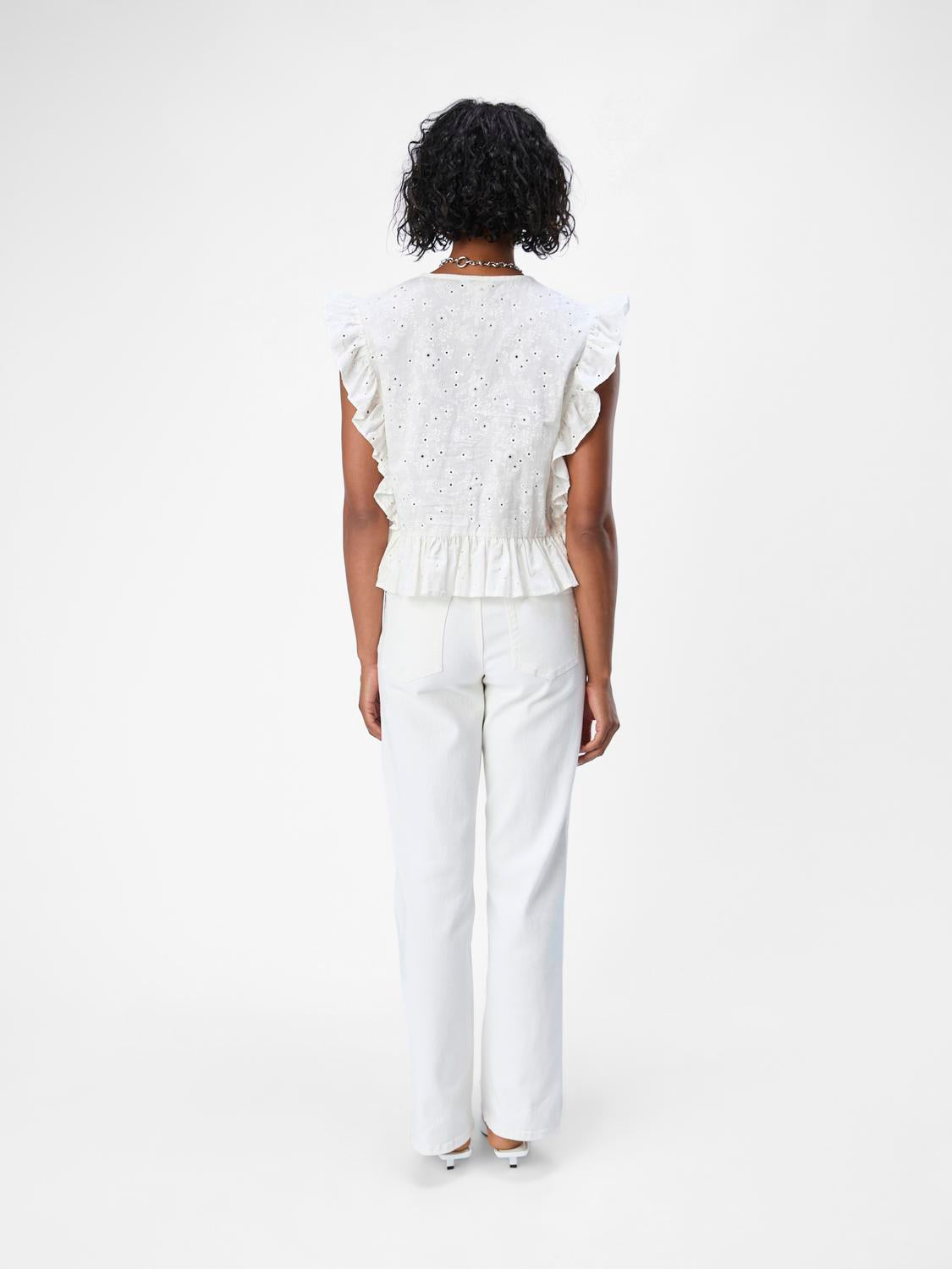 model_shot-back