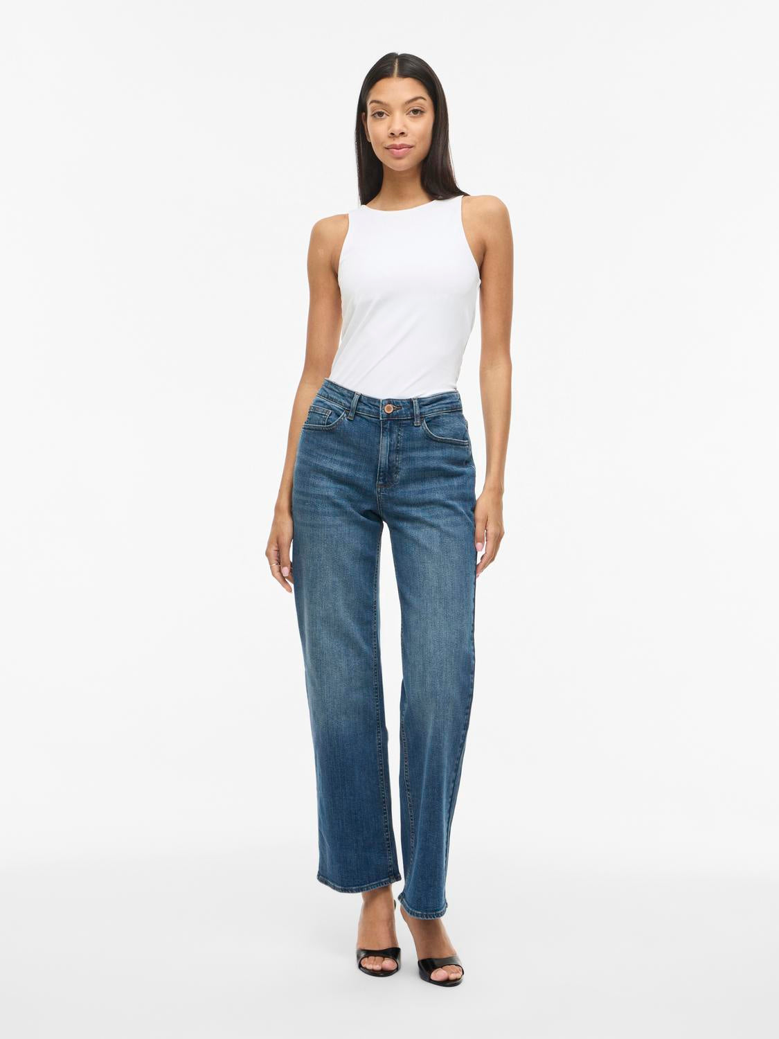 model_shot-front_full