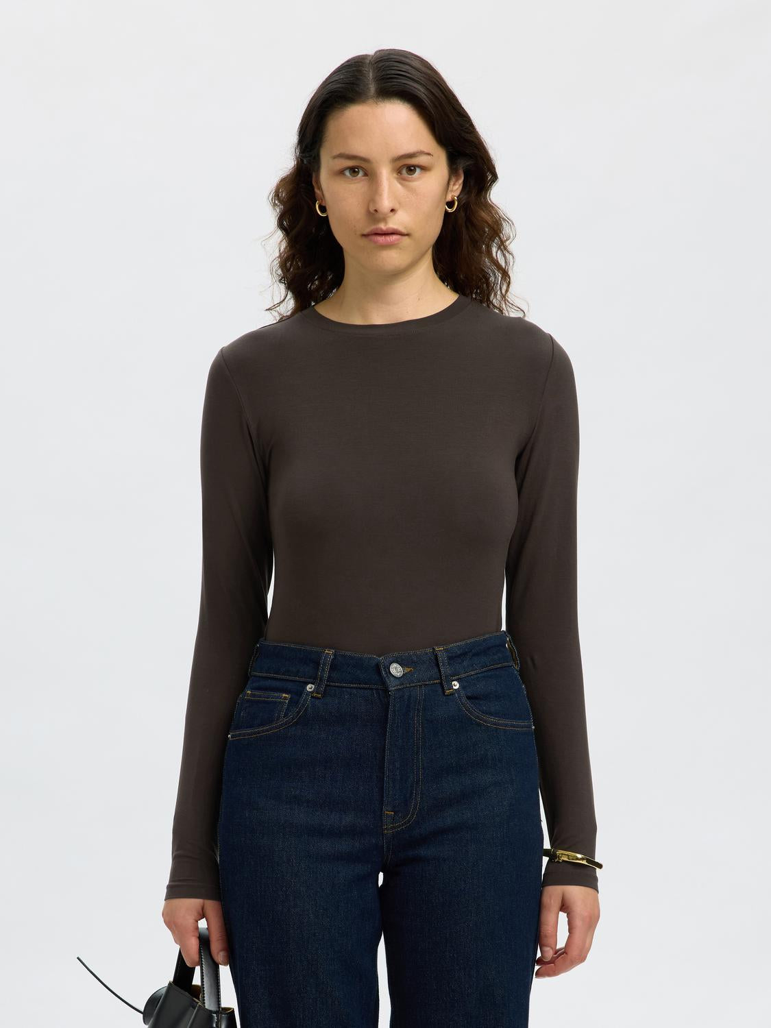 model_shot-front