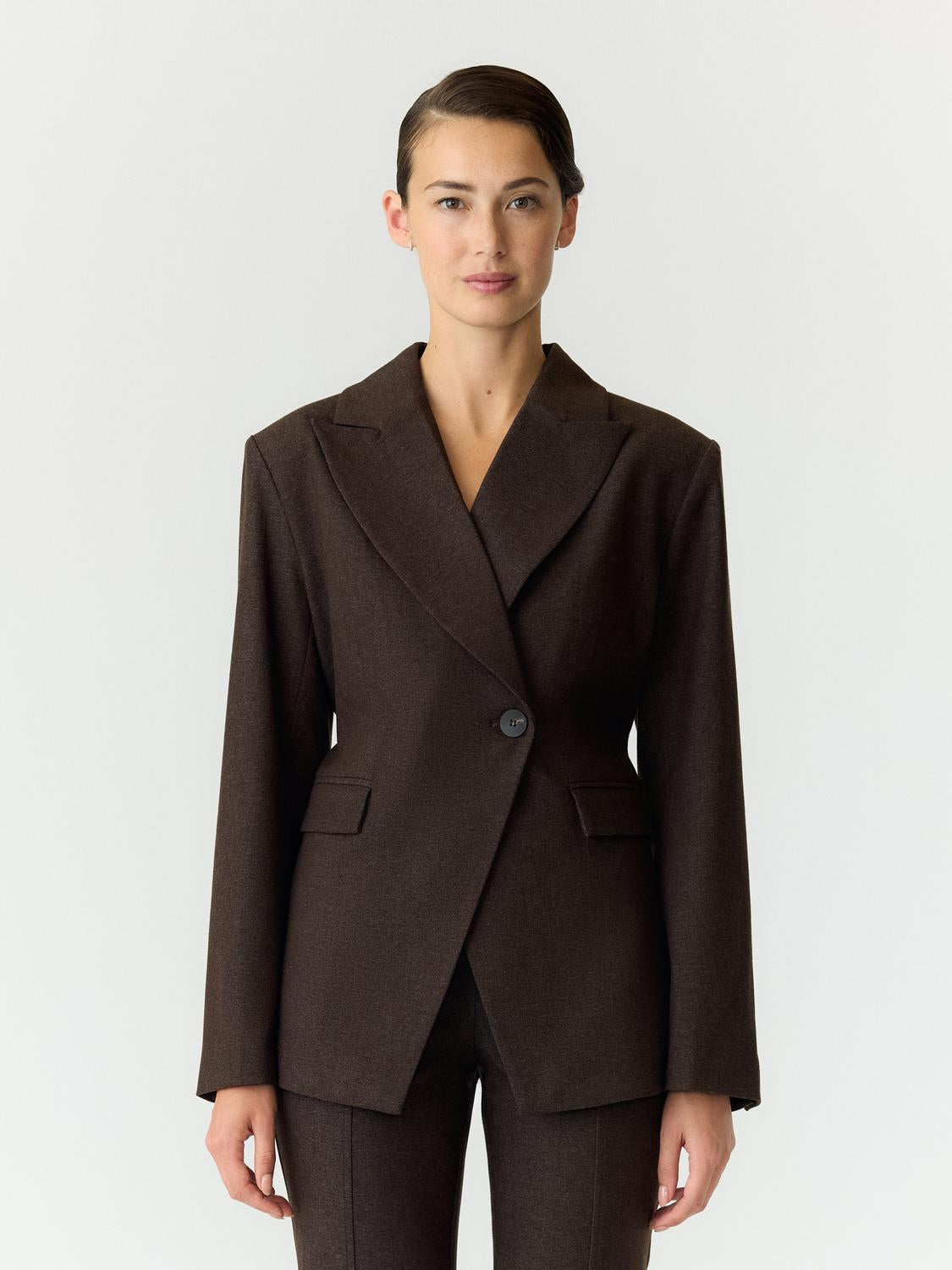 model_shot-front