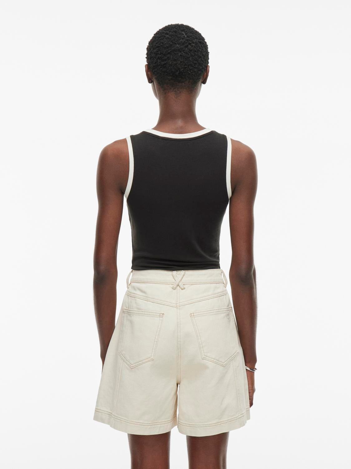 model_shot-back