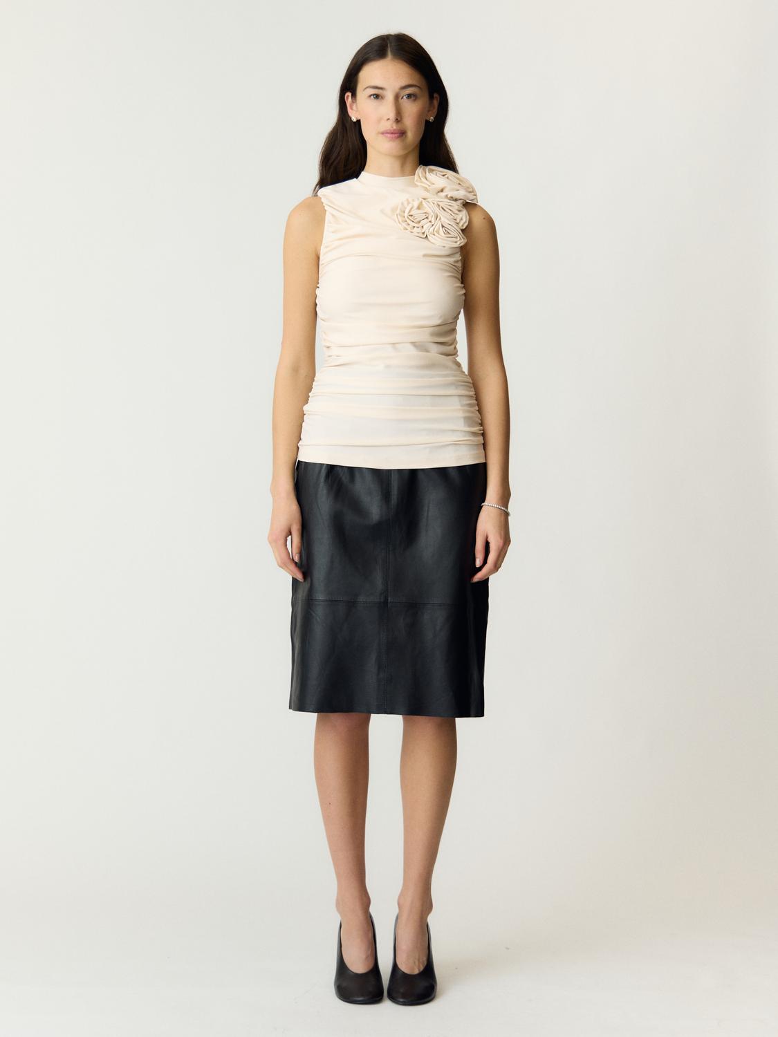 model_shot-front_full