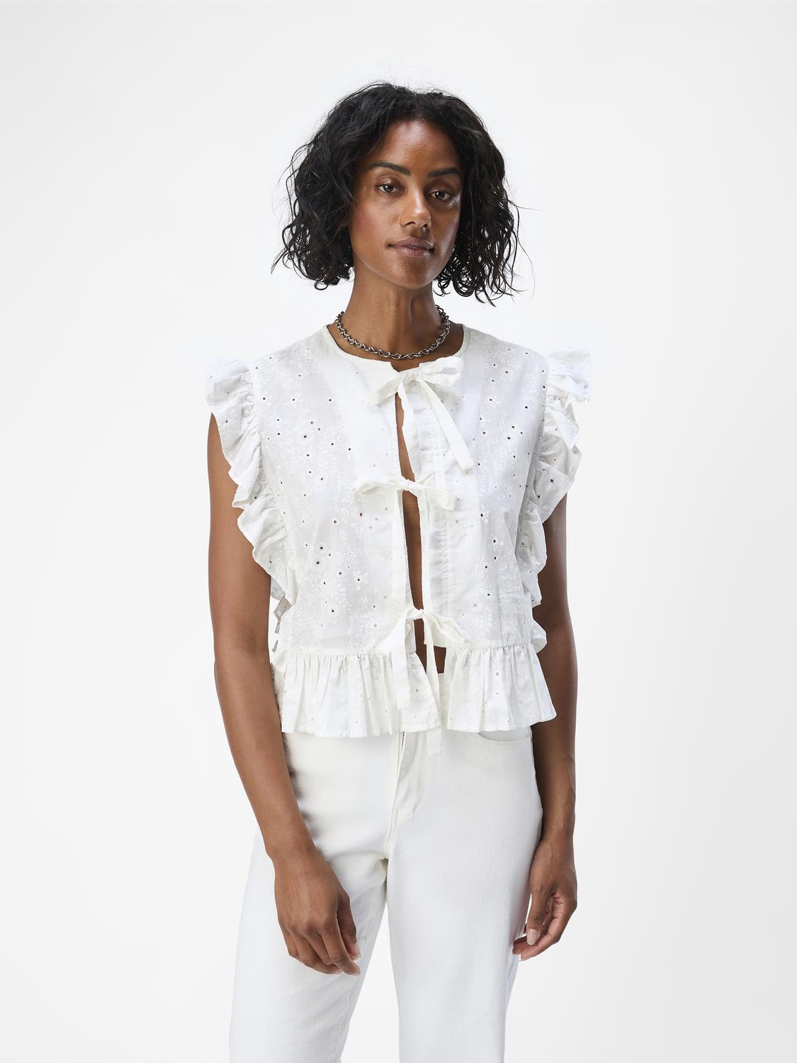 model_shot-front