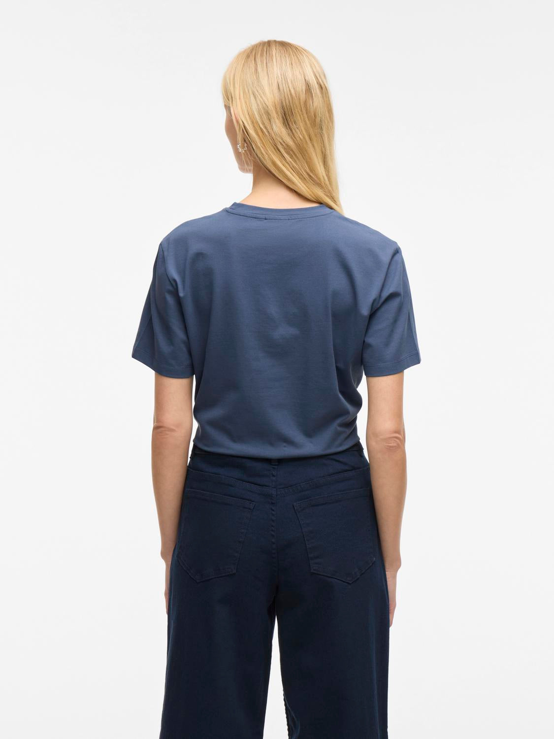 model_shot-back