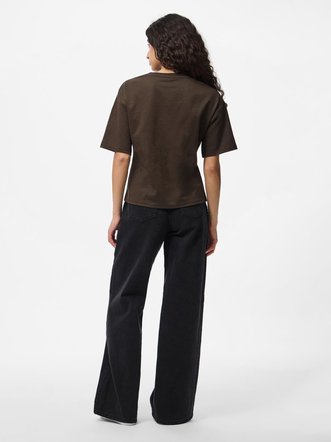 model_shot-back