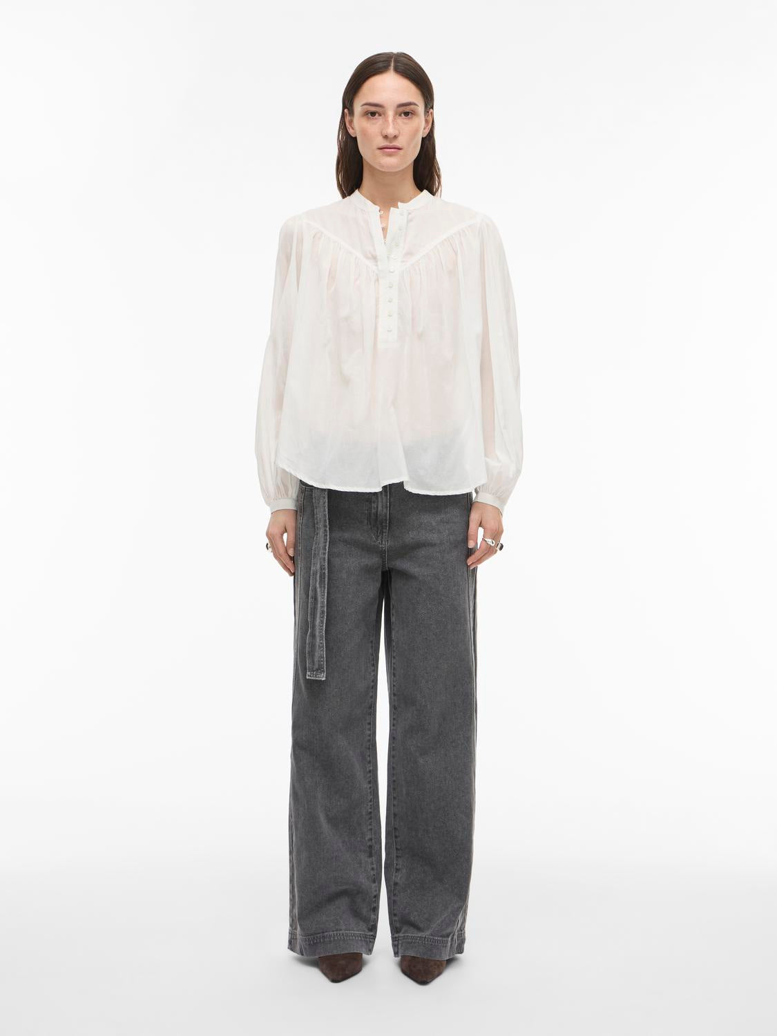 model_shot-front_full