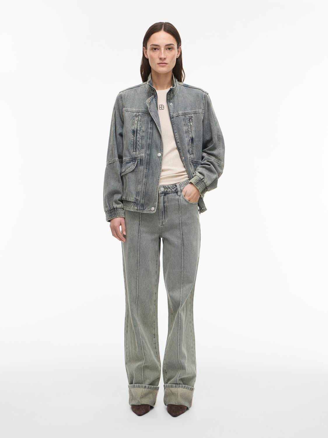 model_shot-front_full