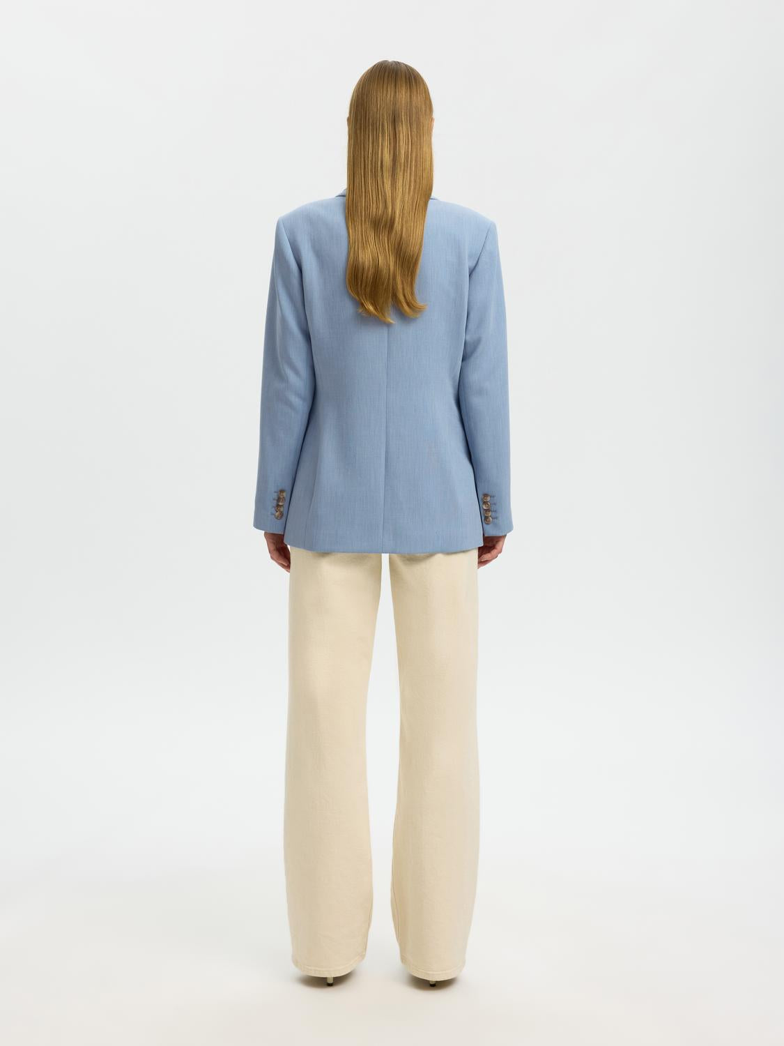 model_shot-back