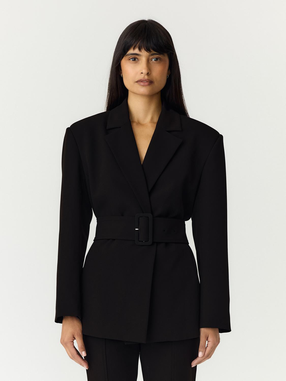 model_shot-front