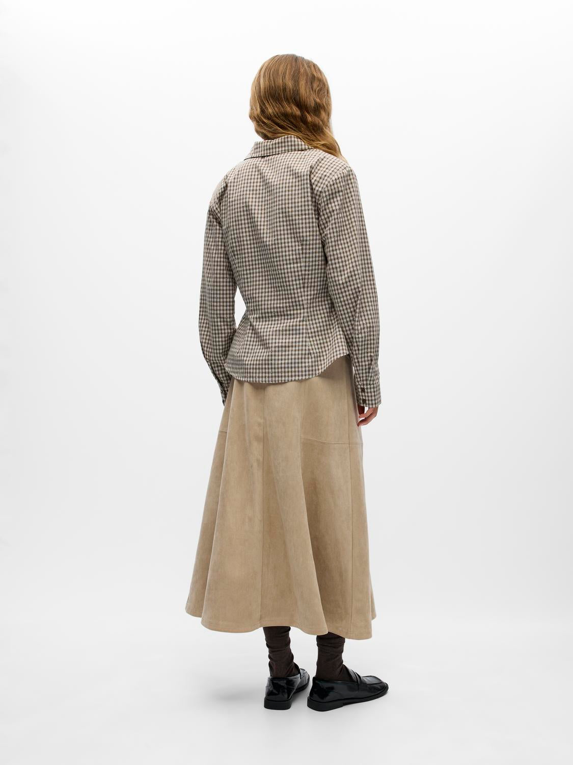 model_shot-back