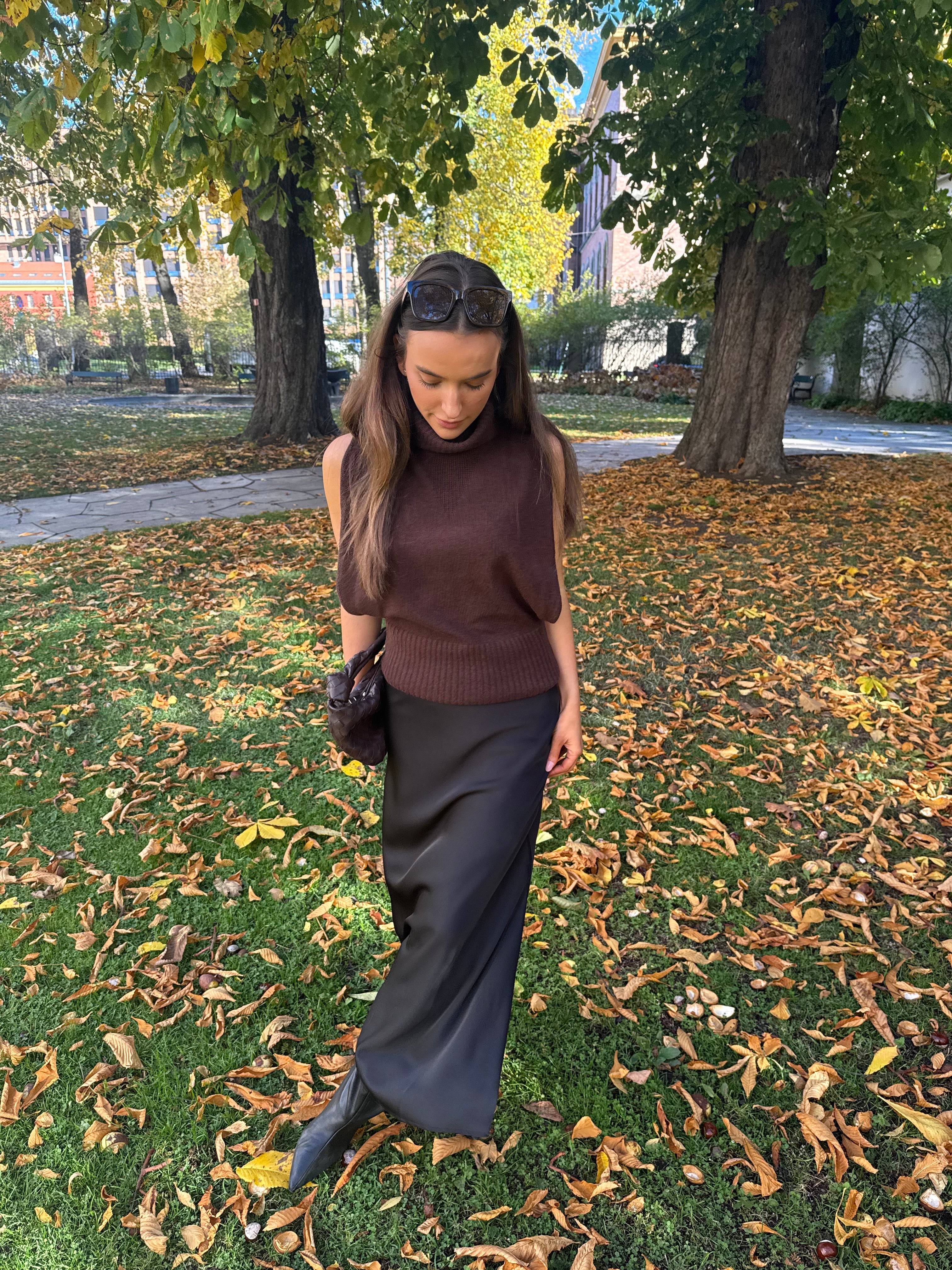 ROUCLEO Knit Waistcoat - Chicory Coffee