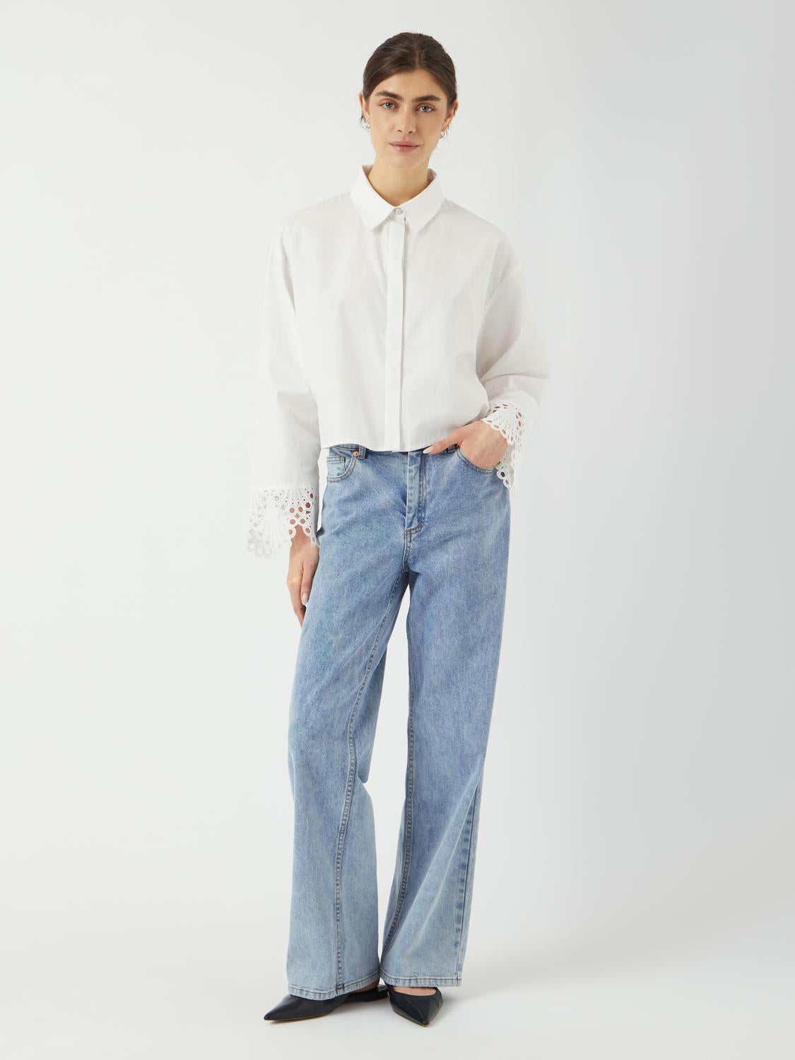 model_shot-front_full