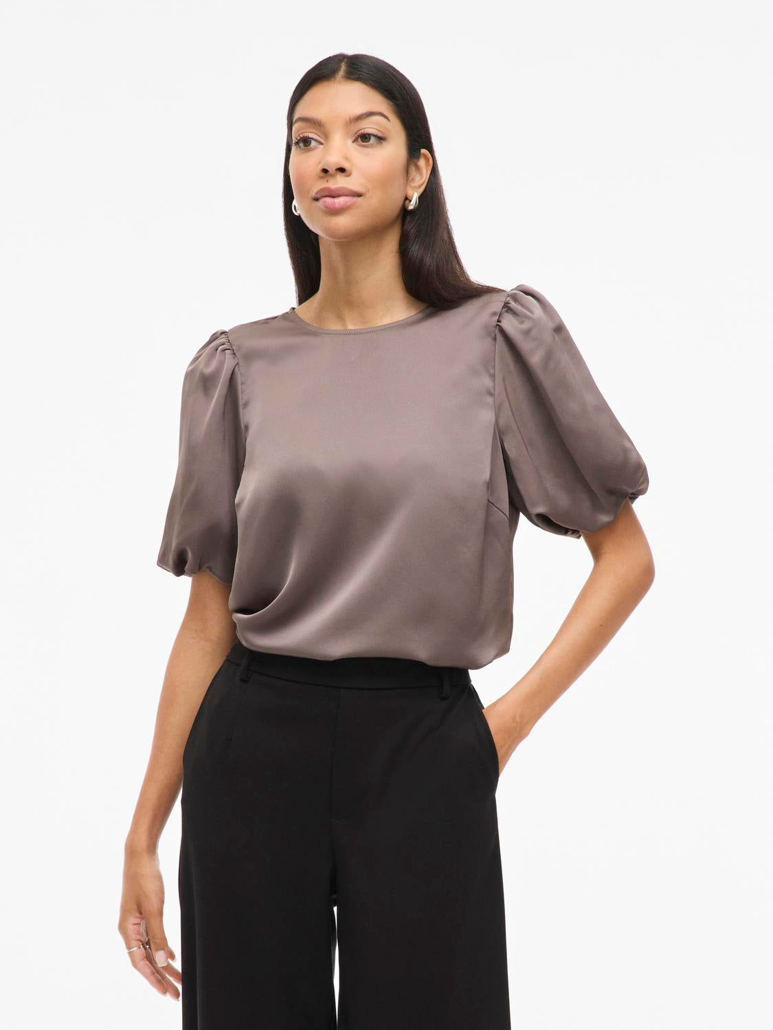 model_shot-front