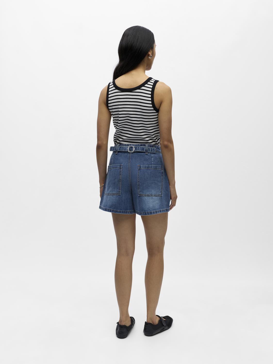 model_shot-back
