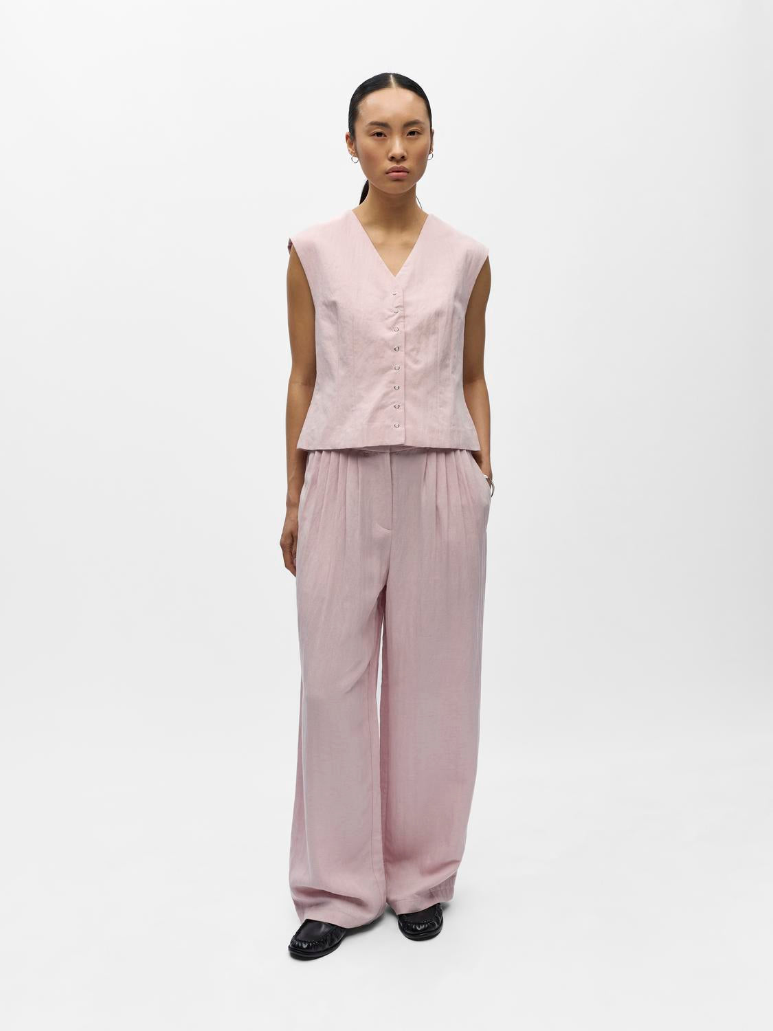 model_shot-front_full