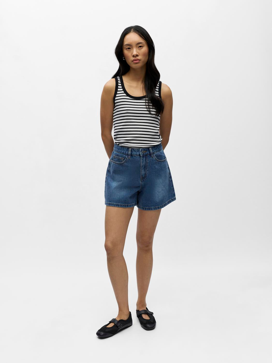 model_shot-front