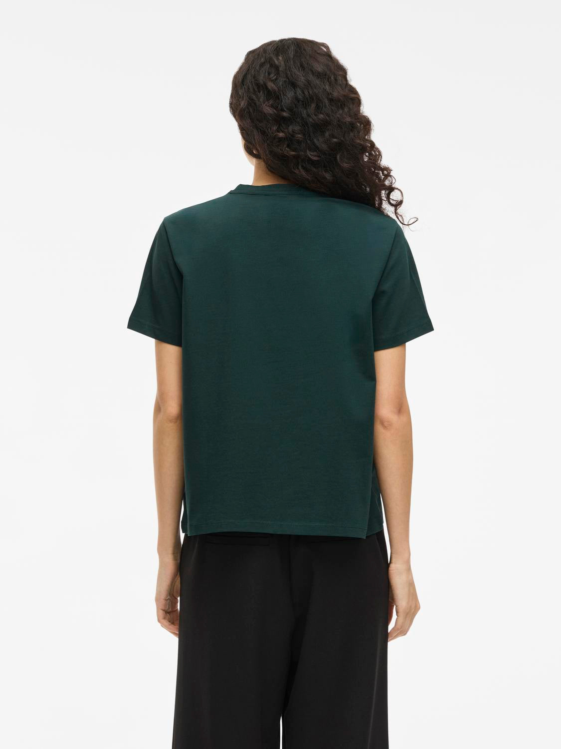 model_shot-back