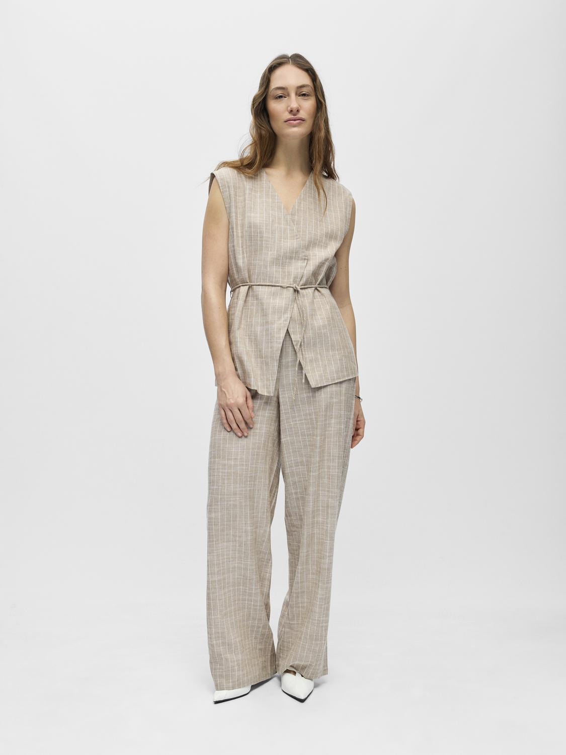 model_shot-front_full