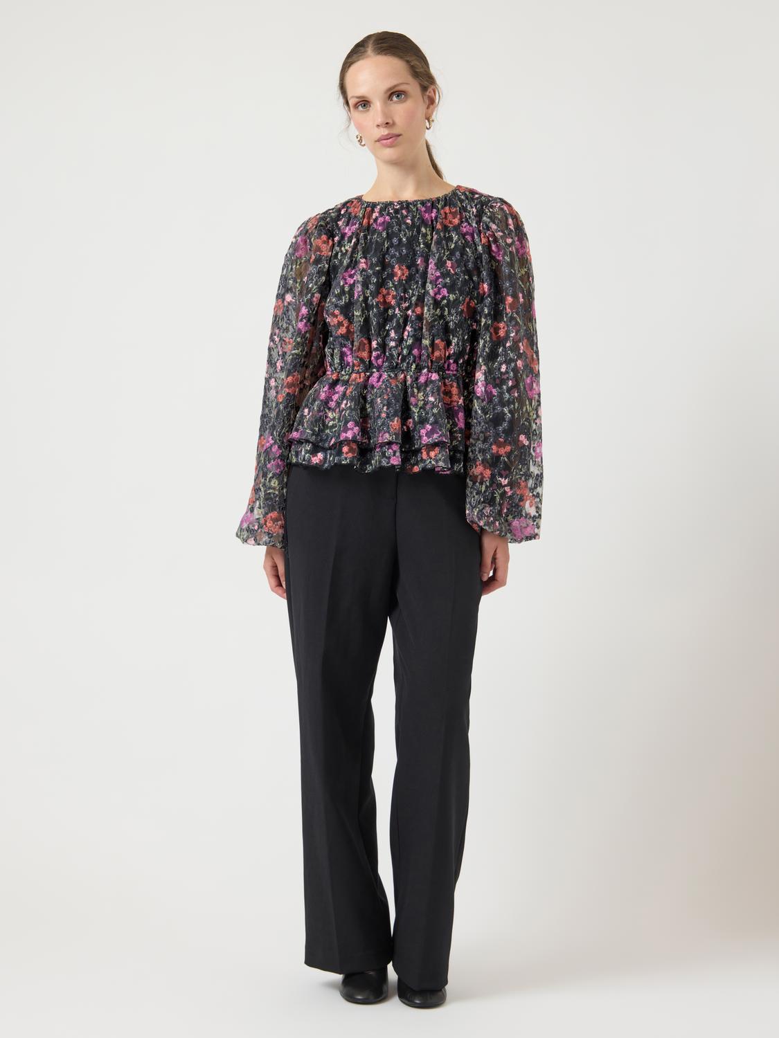 model_shot-front_full