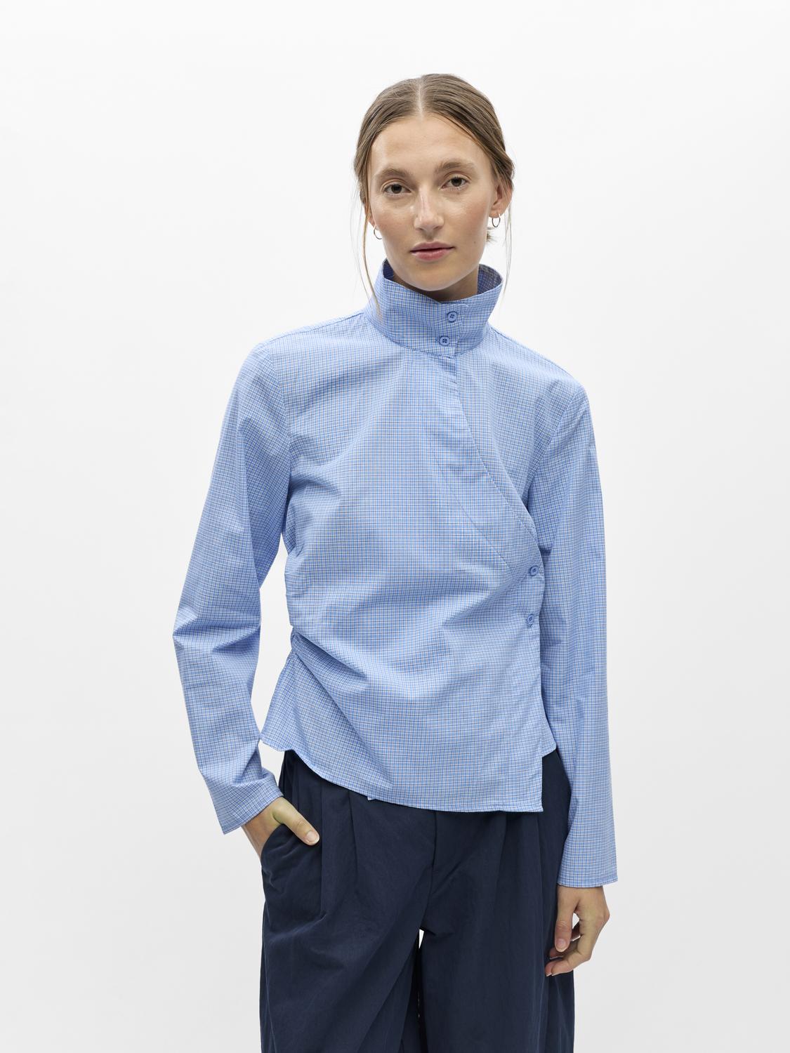 model_shot-front