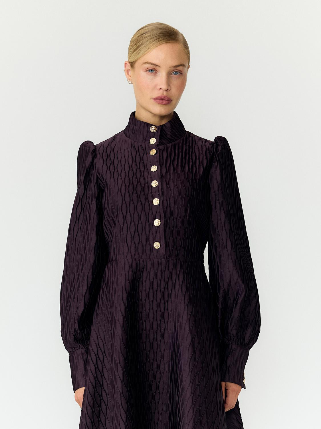model_shot-front
