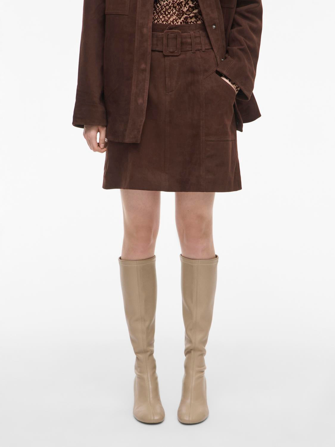 model_shot-front
