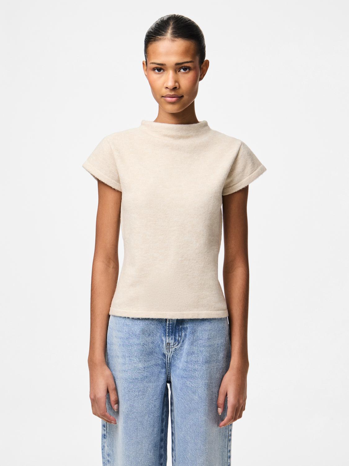 model_shot-front