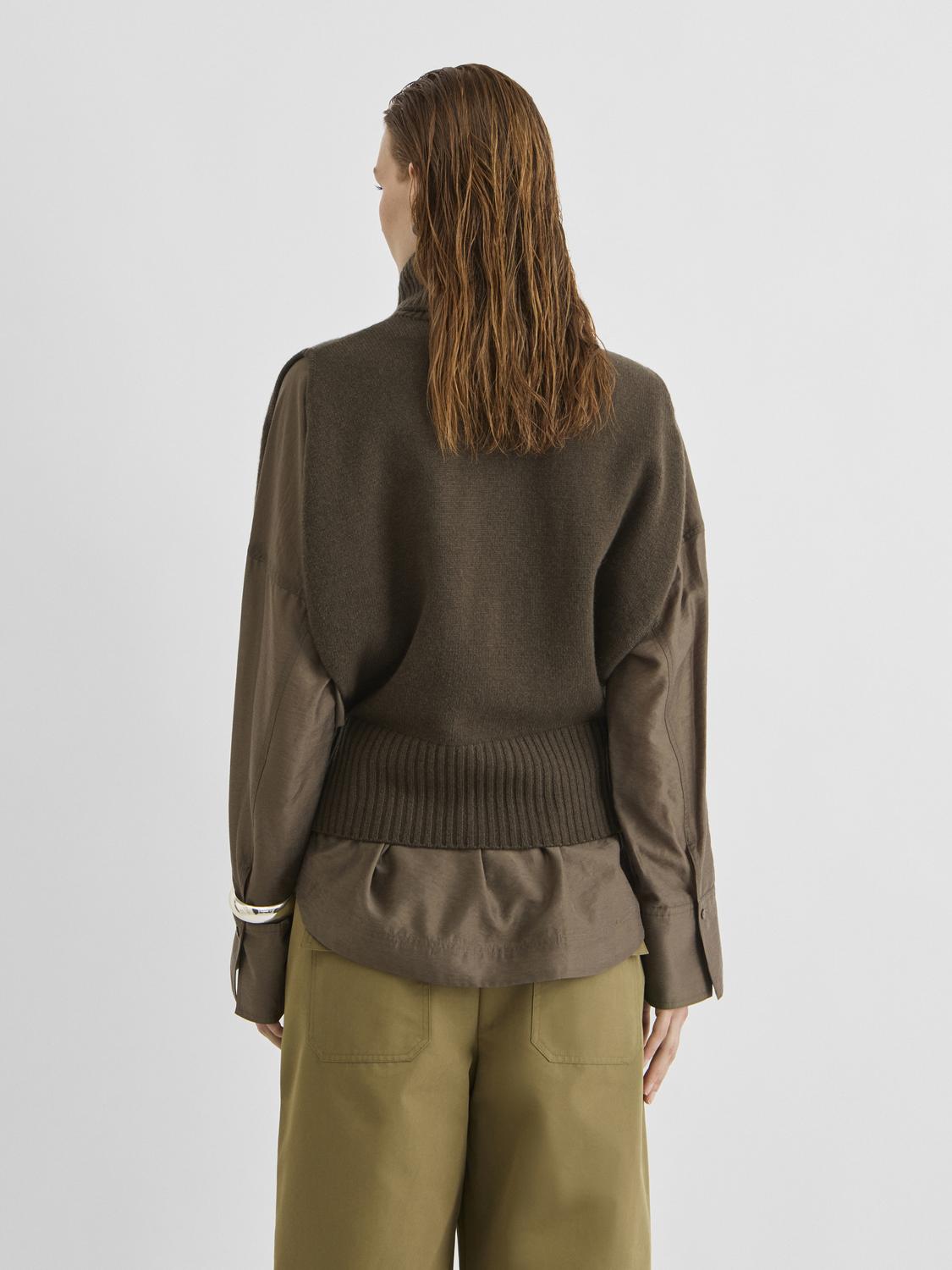 model_shot-back