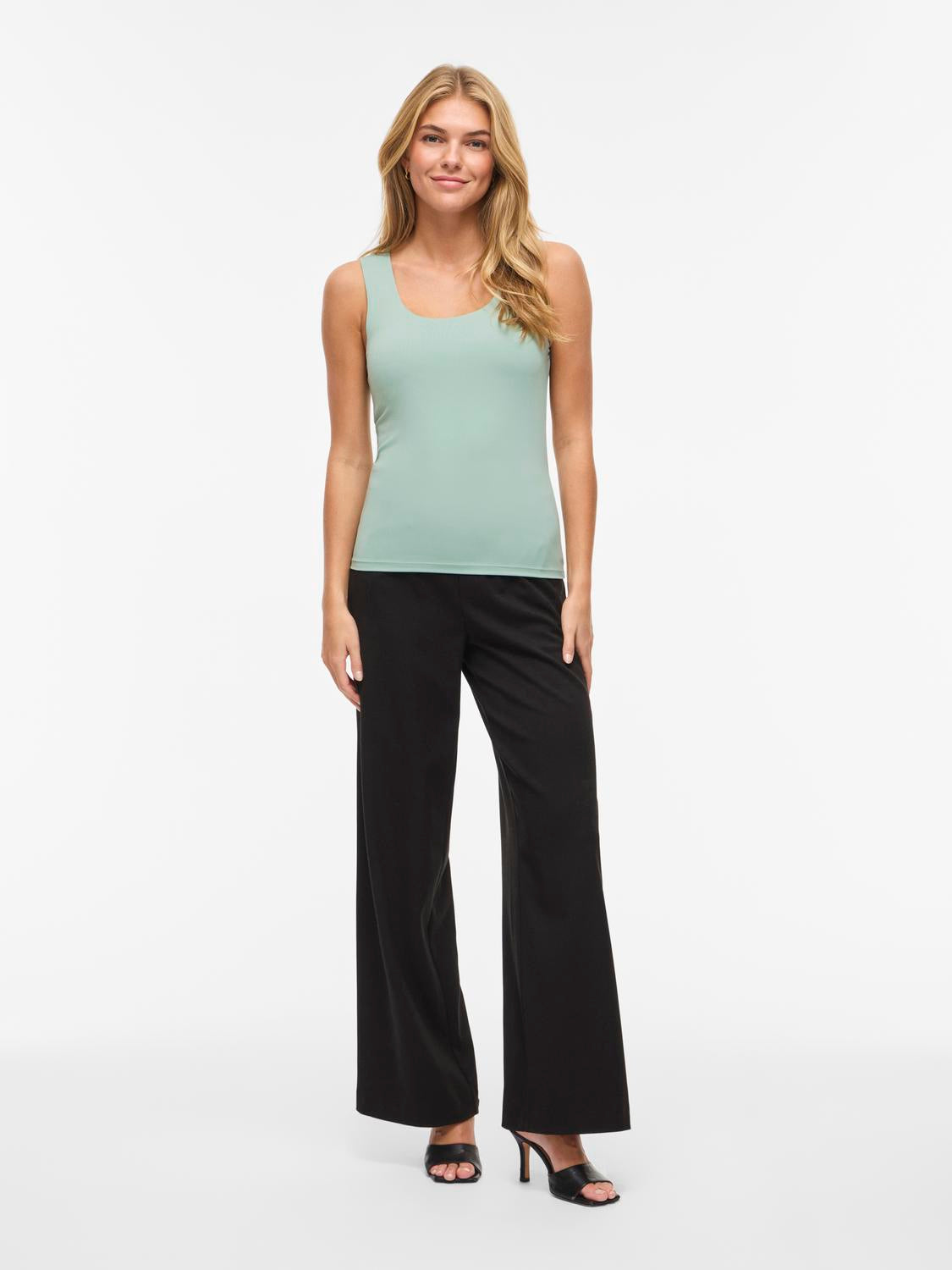 model_shot-front_full