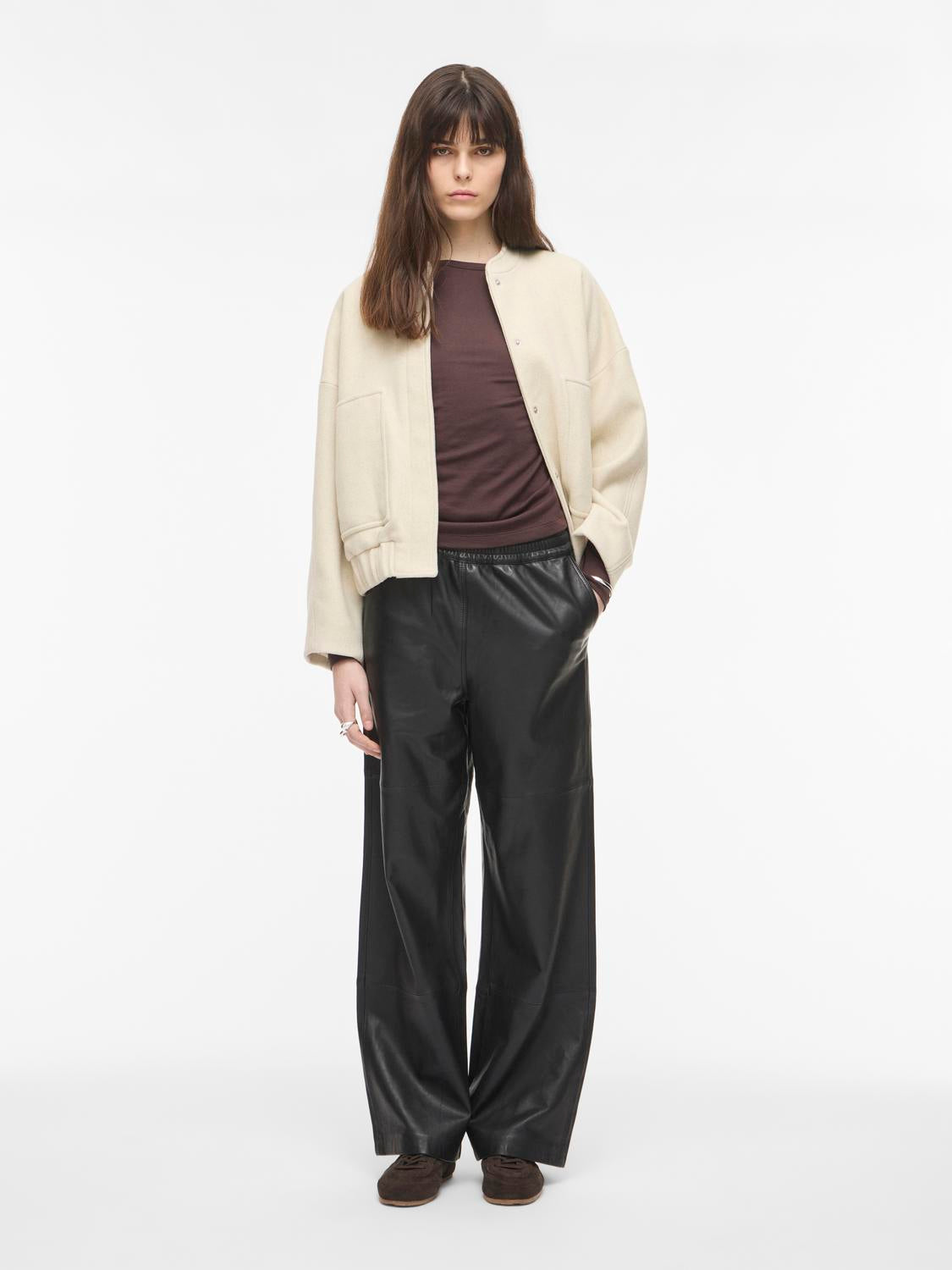 model_shot-front_full