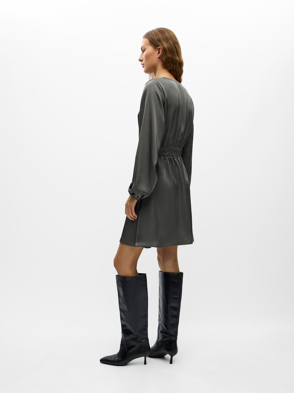 model_shot-back