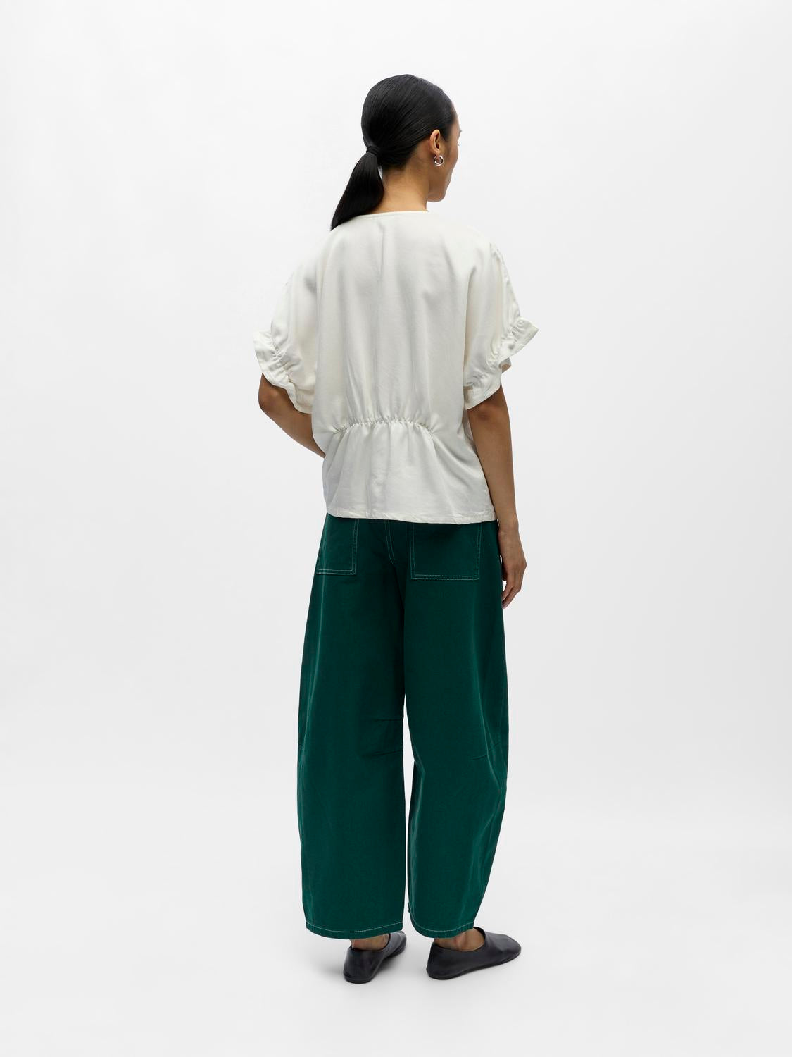 model_shot-back