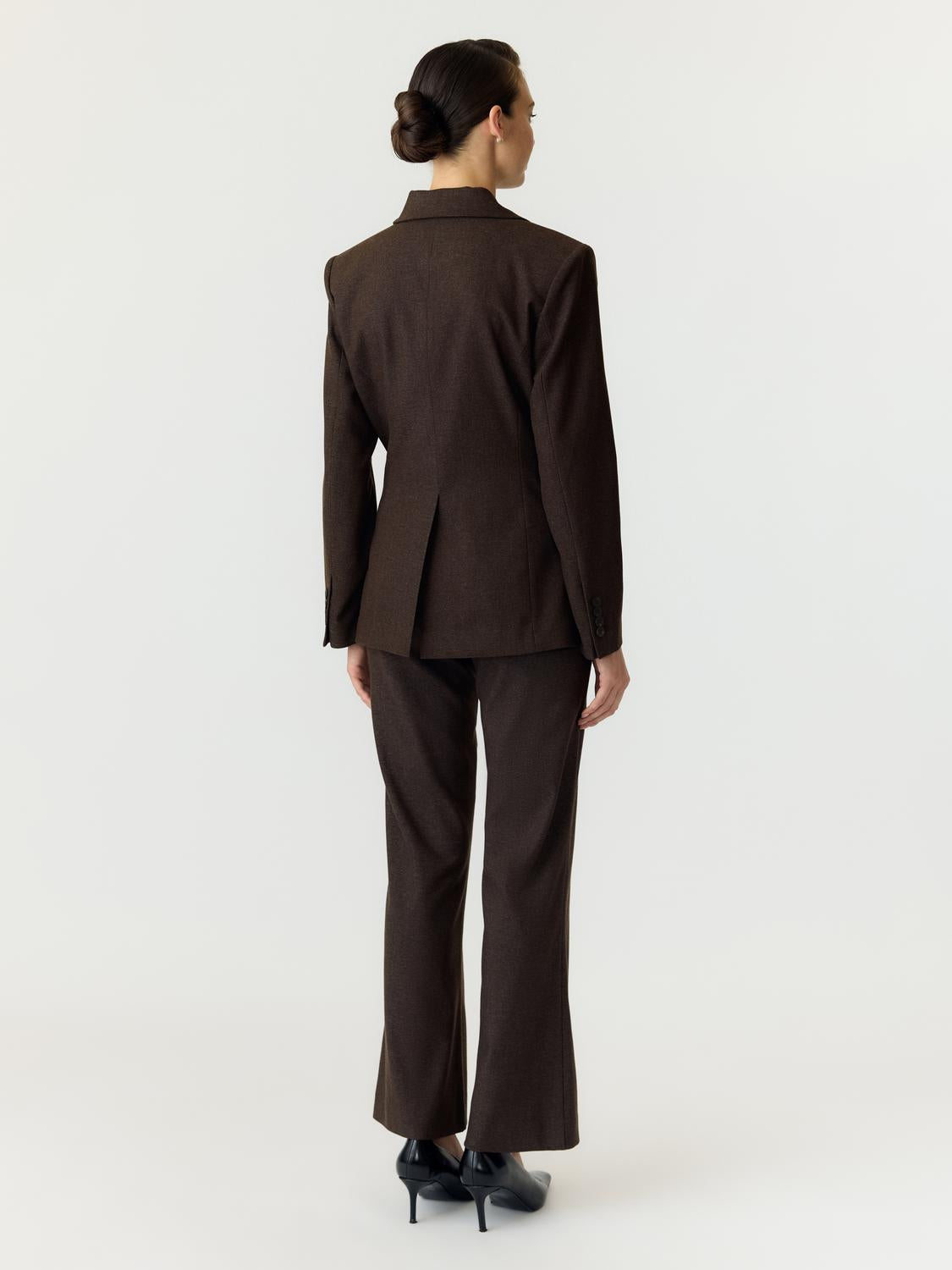 model_shot-back